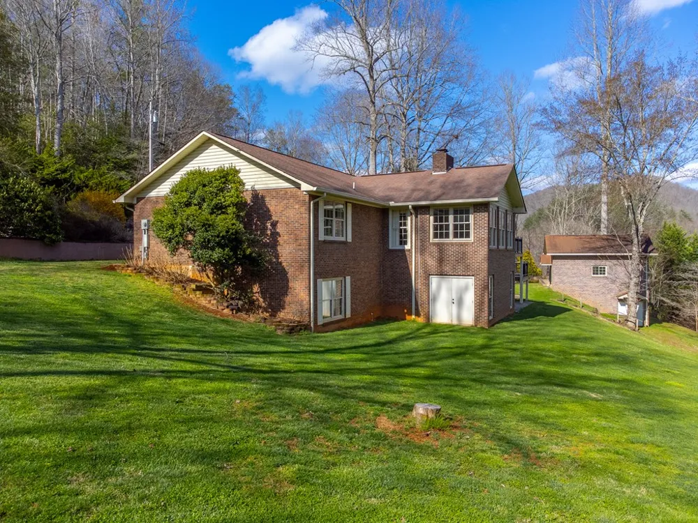 Sweeten Creek Road Robbinsville, NC 28771