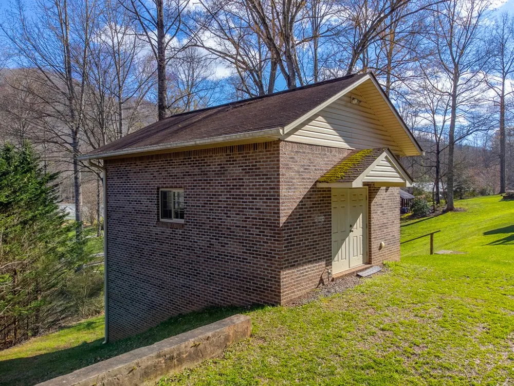 Sweeten Creek Road Robbinsville, NC 28771