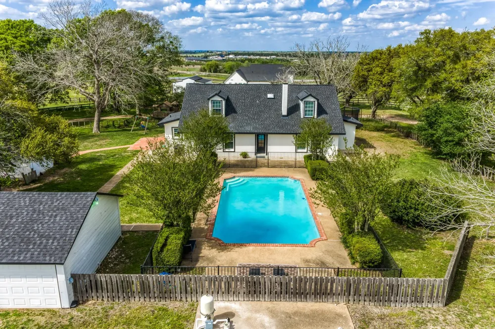 1289 Bluebonnet Ridge Drive Chappell Hill, TX 77426