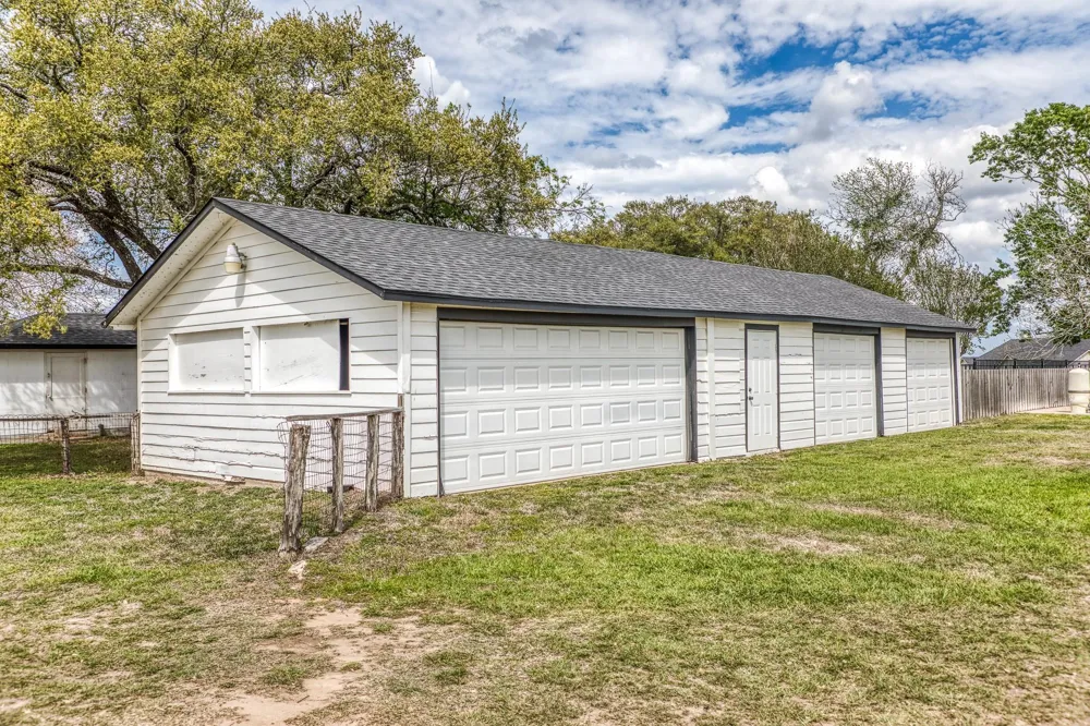 1289 Bluebonnet Ridge Drive Chappell Hill, TX 77426