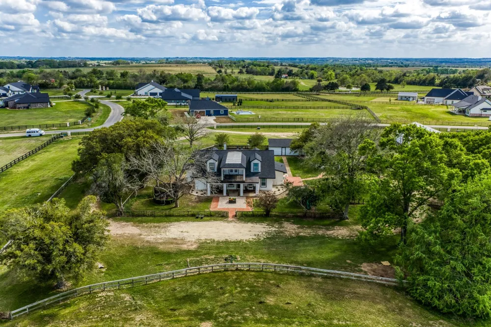1289 Bluebonnet Ridge Drive Chappell Hill, TX 77426