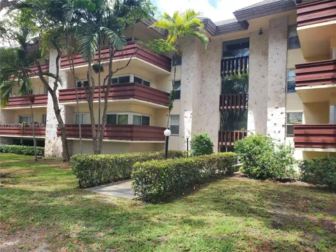 1205 Mariposa Ave #206