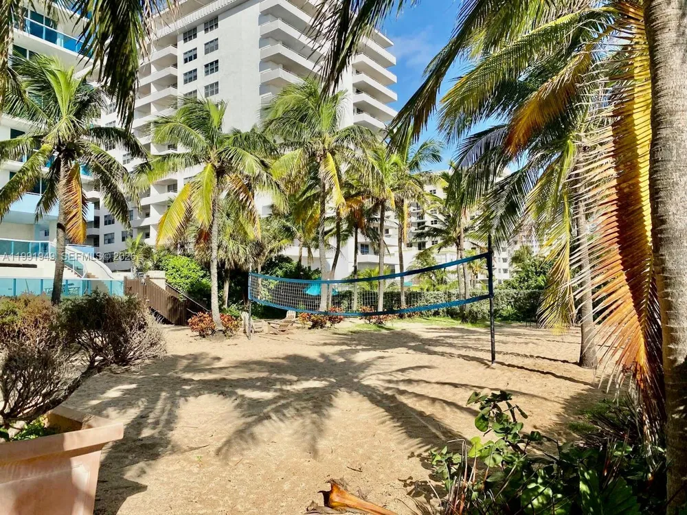 9172 Collins Ave #305 Surfside, FL 33154
