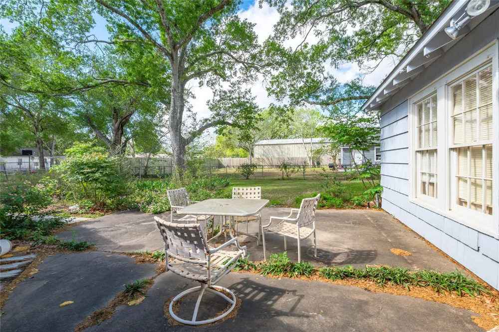 418 E Strand Street El Campo, TX 77437