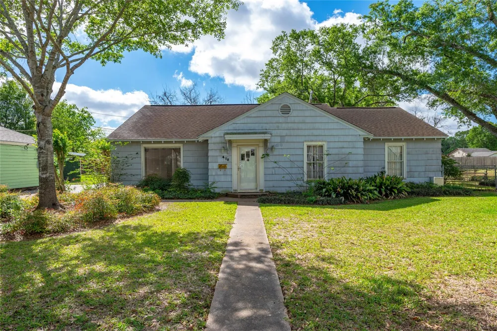 418 E Strand Street El Campo, TX 77437