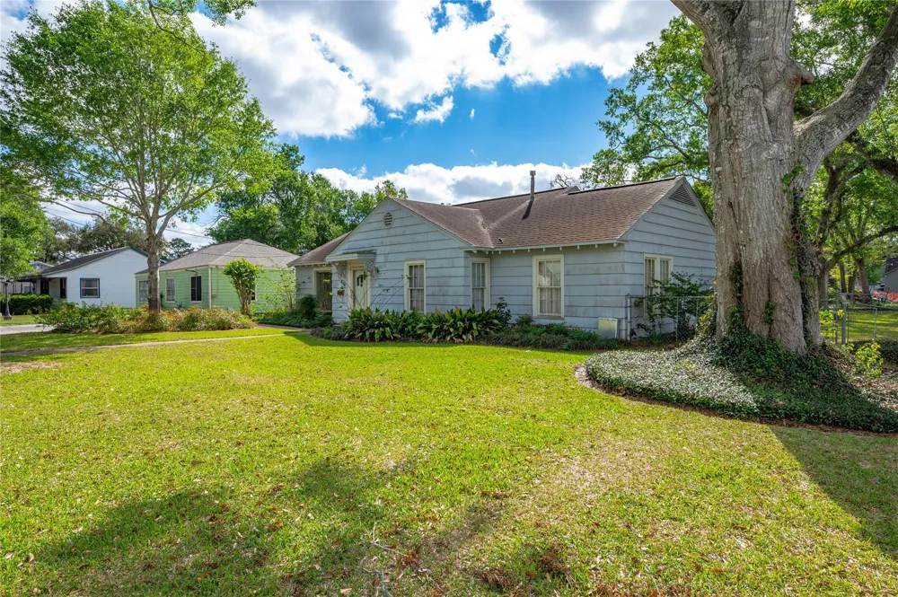 418 E Strand Street El Campo, TX 77437