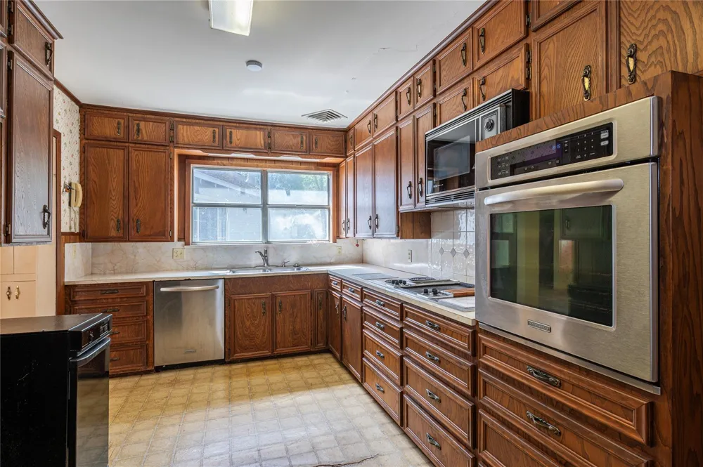 418 E Strand Street El Campo, TX 77437