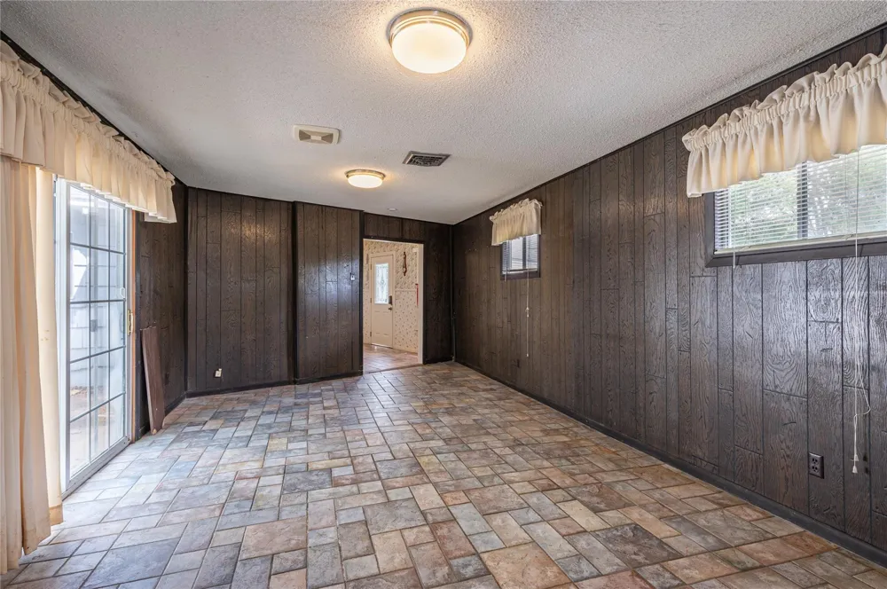 418 E Strand Street El Campo, TX 77437