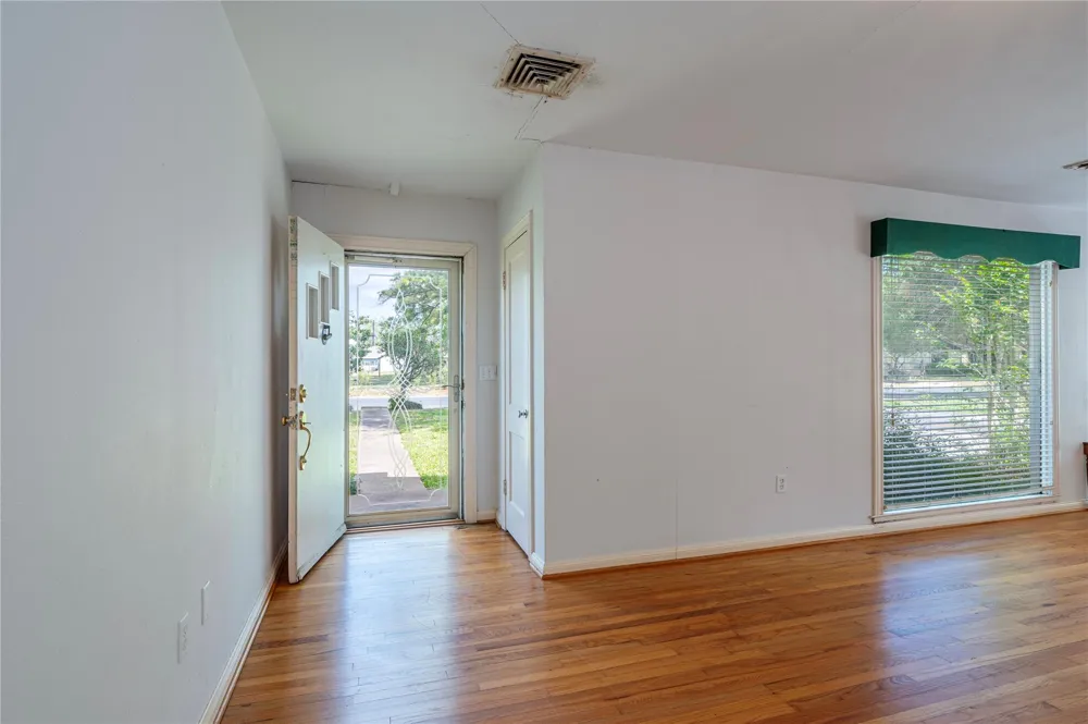 418 E Strand Street El Campo, TX 77437