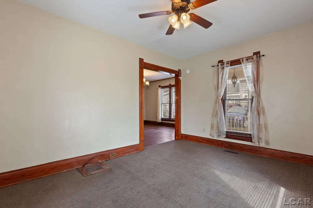 907 E Hunt Street Adrian City, MI 49221