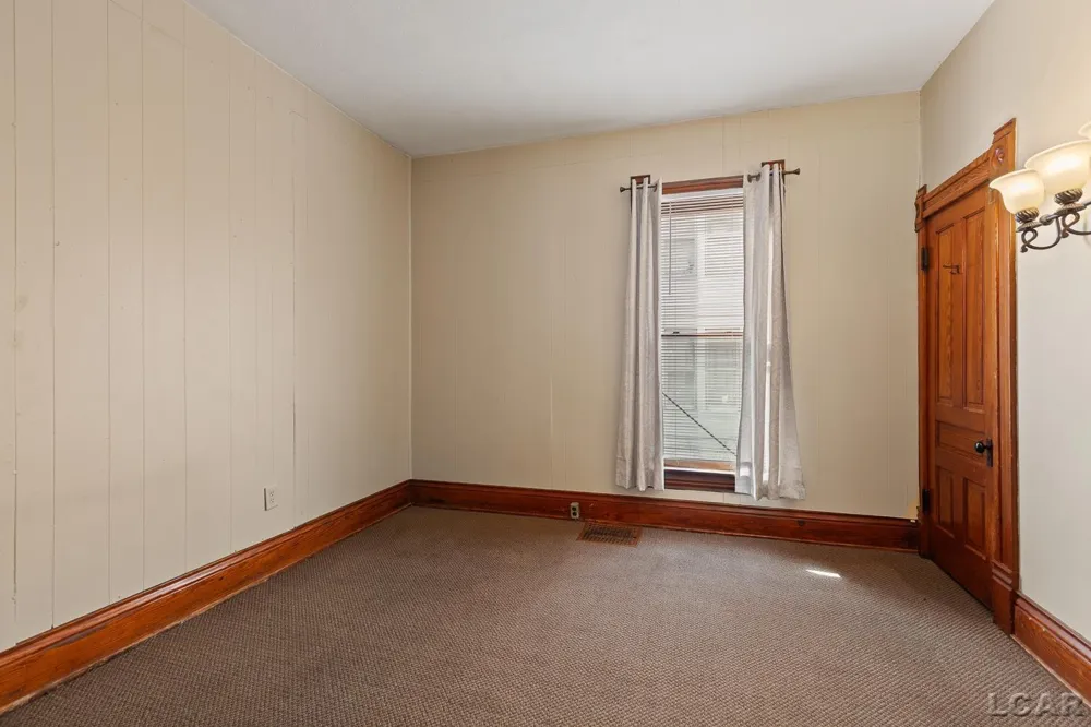 907 E Hunt Street Adrian City, MI 49221