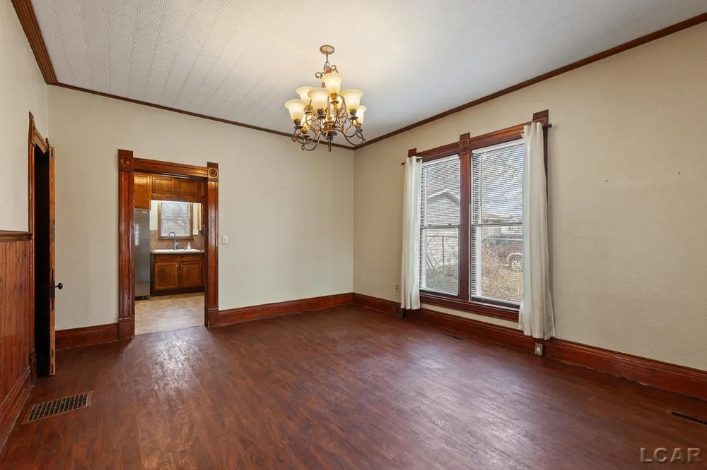 907 E Hunt Street Adrian City, MI 49221