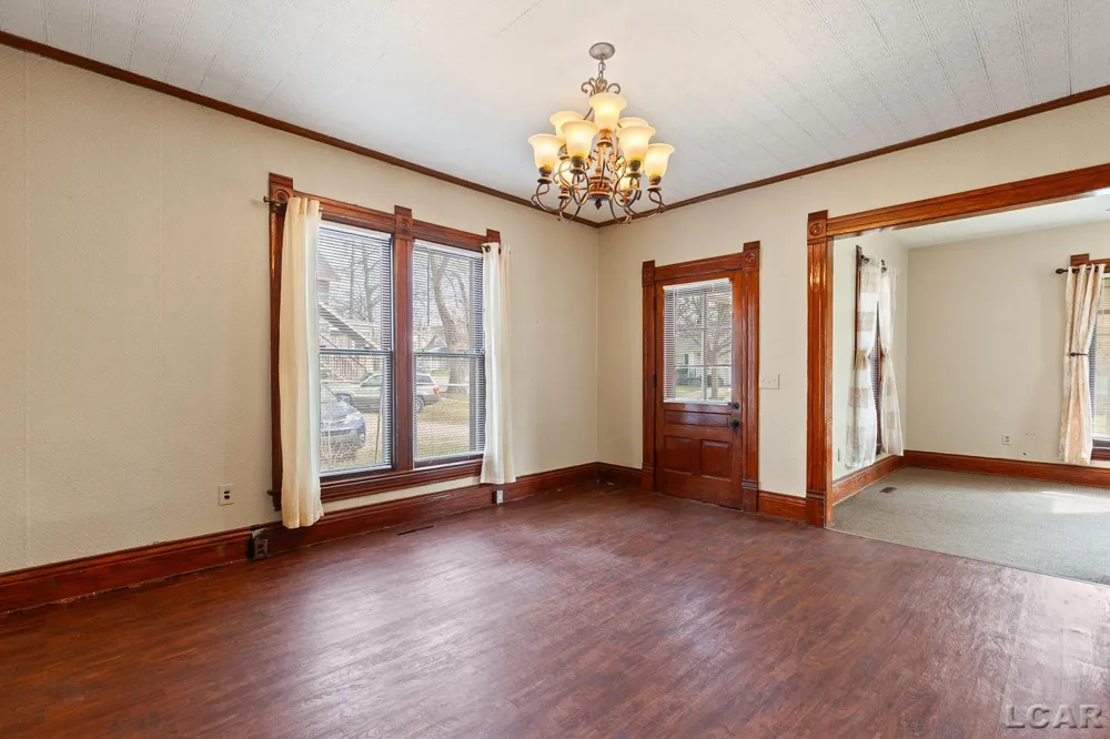 907 E Hunt Street Adrian City, MI 49221