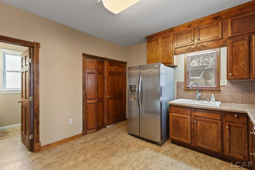 907 E Hunt Street Adrian City, MI 49221