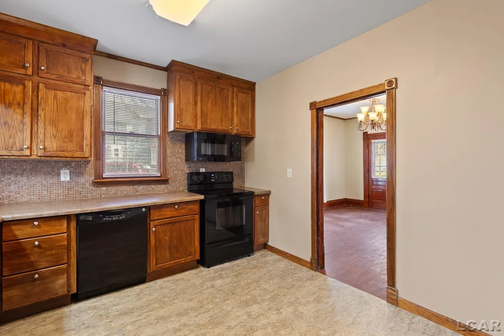 907 E Hunt Street Adrian City, MI 49221