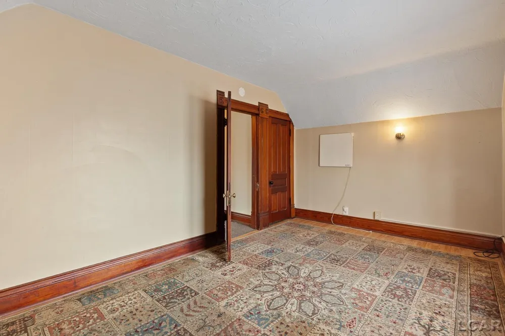 907 E Hunt Street Adrian City, MI 49221