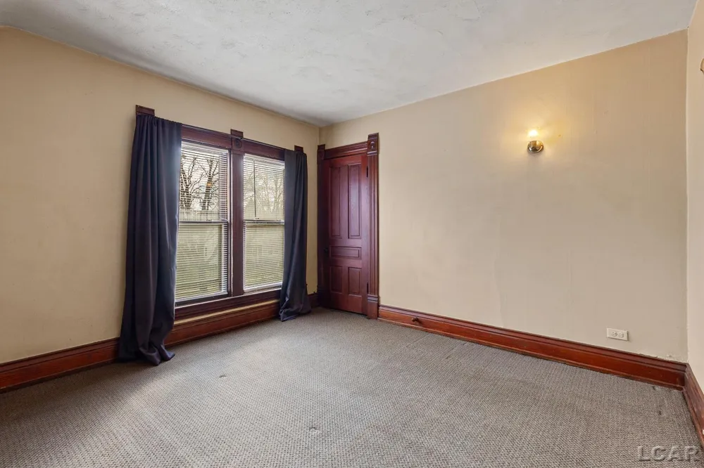 907 E Hunt Street Adrian City, MI 49221
