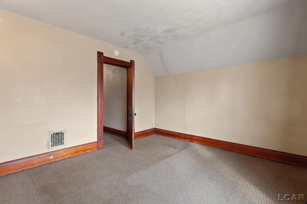907 E Hunt Street Adrian City, MI 49221