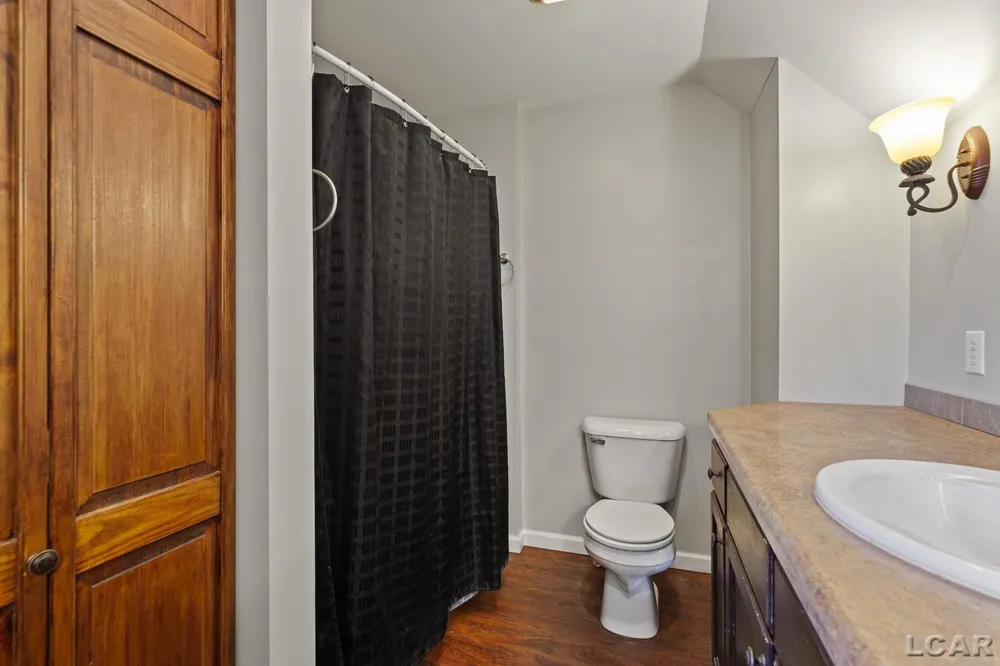 907 E Hunt Street Adrian City, MI 49221