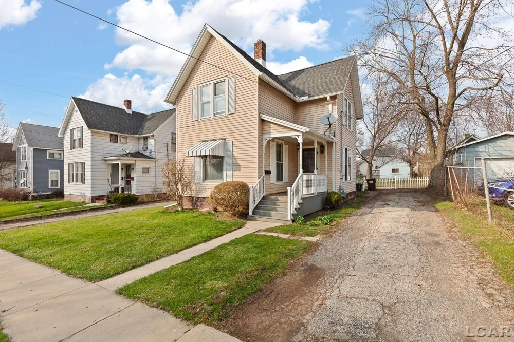 907 E Hunt Street Adrian City, MI 49221