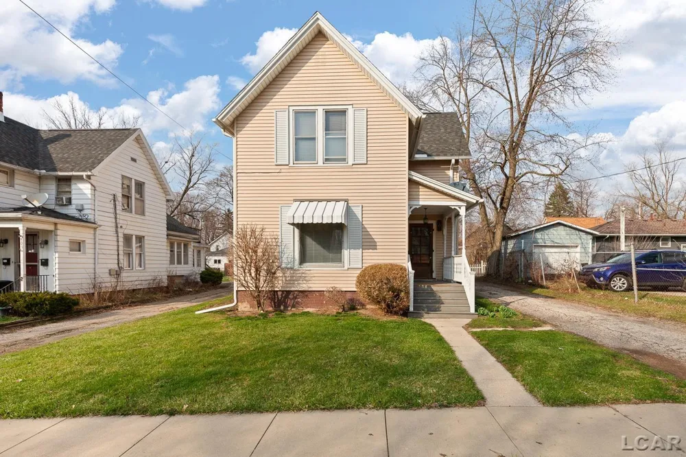 907 E Hunt Street Adrian City, MI 49221