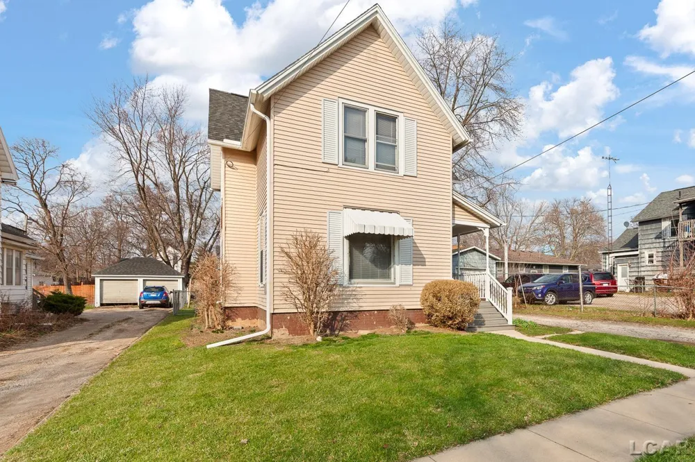 907 E Hunt Street Adrian City, MI 49221