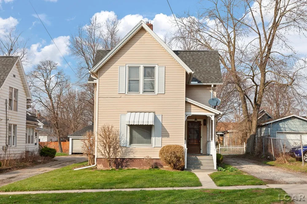 907 E Hunt Street Adrian City, MI 49221