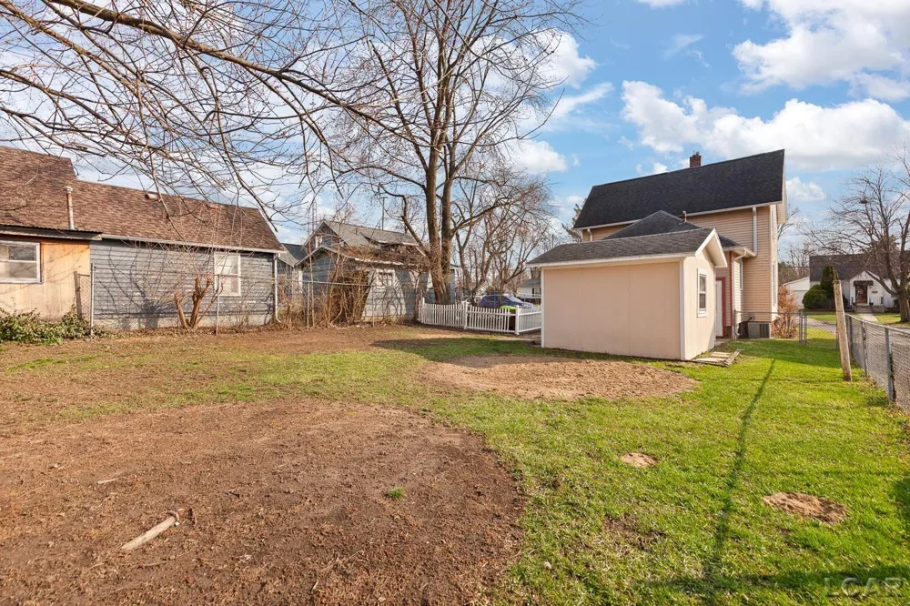 907 E Hunt Street Adrian City, MI 49221