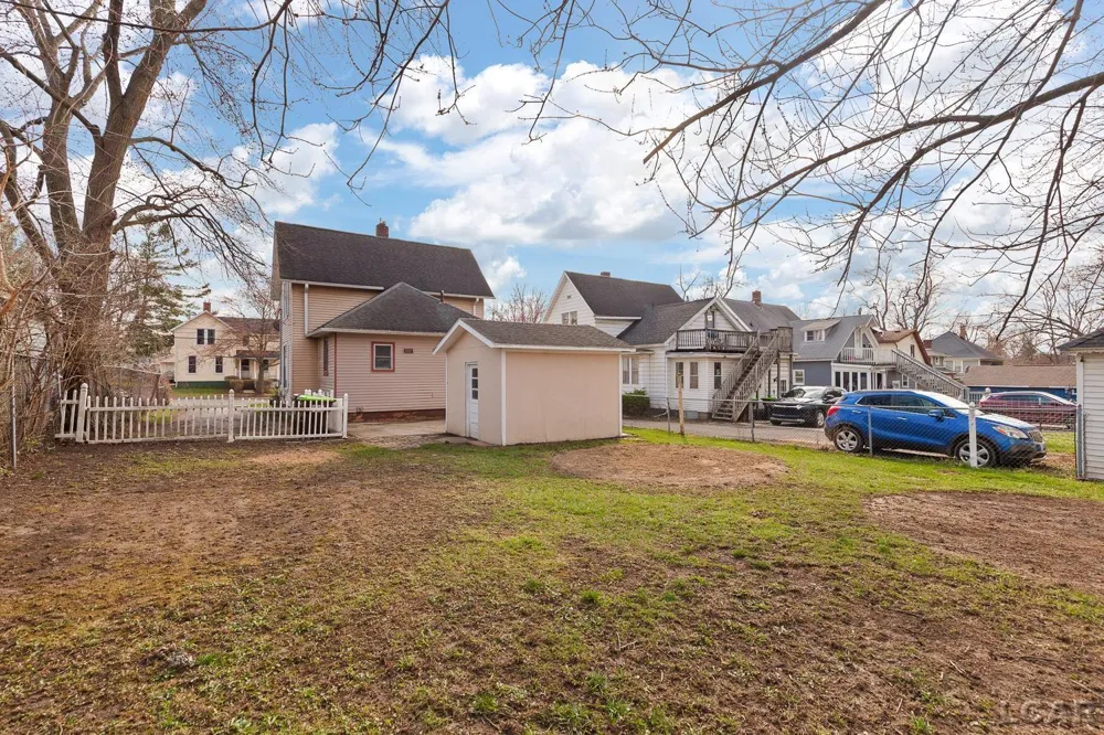907 E Hunt Street Adrian City, MI 49221