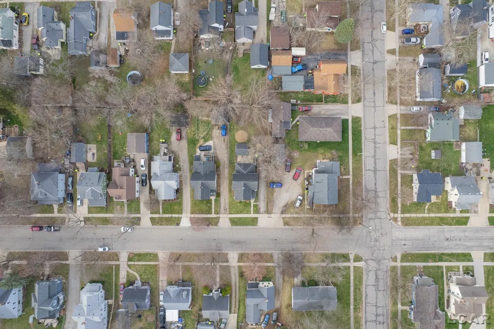 907 E Hunt Street Adrian City, MI 49221