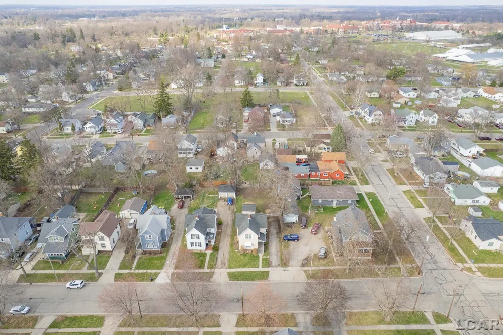 907 E Hunt Street Adrian City, MI 49221
