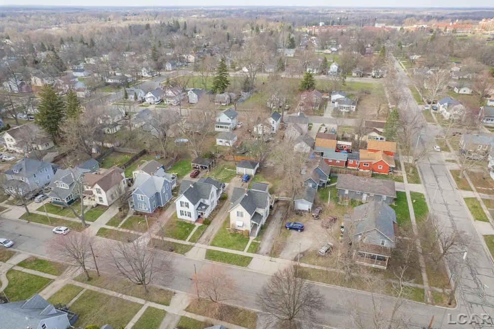 907 E Hunt Street Adrian City, MI 49221