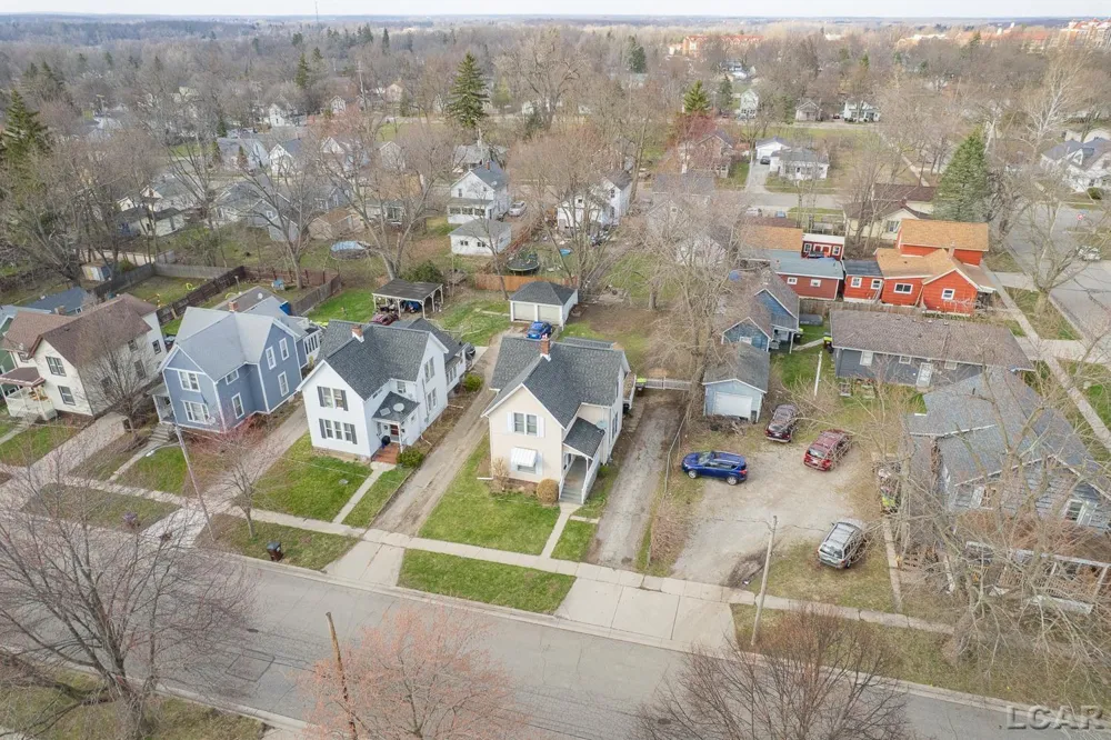907 E Hunt Street Adrian City, MI 49221
