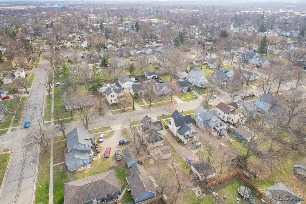 907 E Hunt Street Adrian City, MI 49221