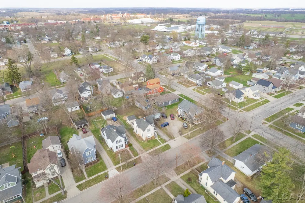 907 E Hunt Street Adrian City, MI 49221
