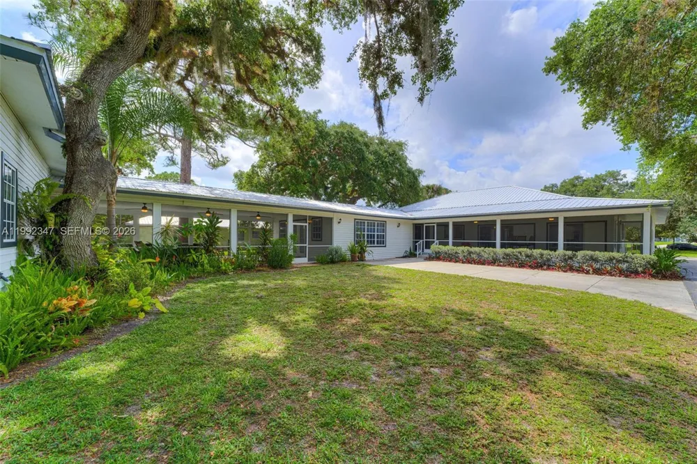 1270 Riverbend Drive La Belle, FL 33935