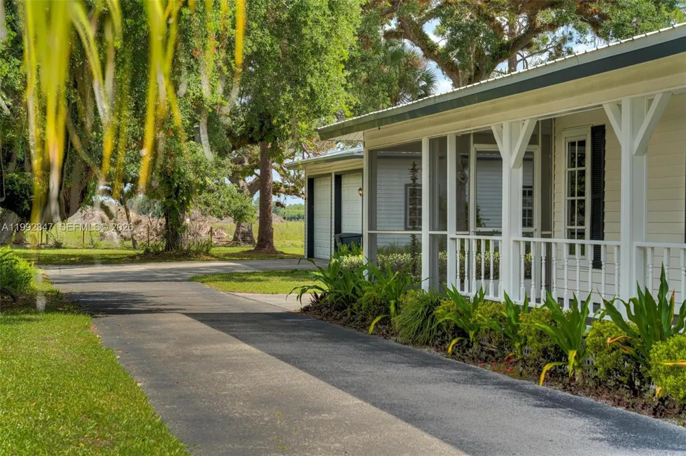 1270 Riverbend Drive La Belle, FL 33935