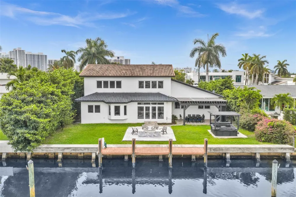 472 Sunset Dr Hallandale Beach, FL 33009