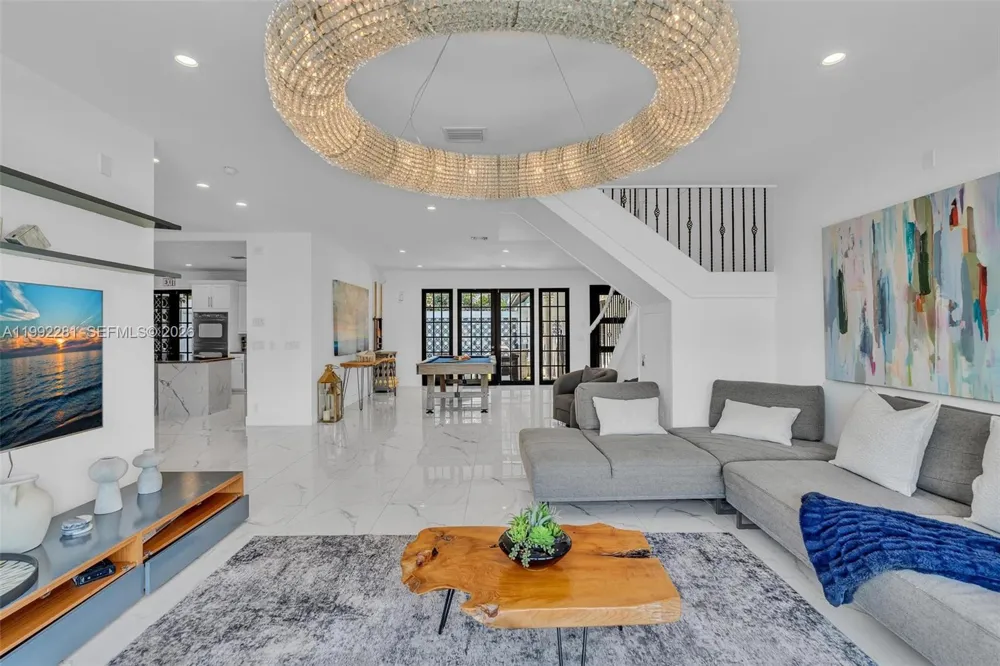 472 Sunset Dr Hallandale Beach, FL 33009