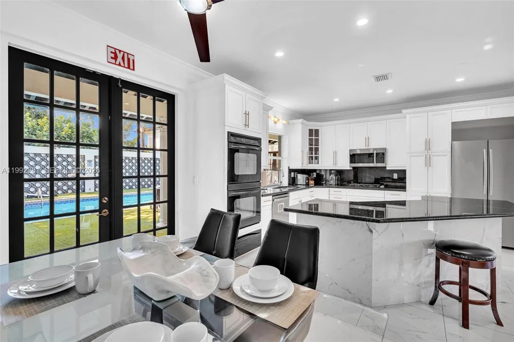 472 Sunset Dr Hallandale Beach, FL 33009