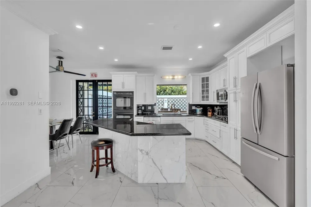 472 Sunset Dr Hallandale Beach, FL 33009