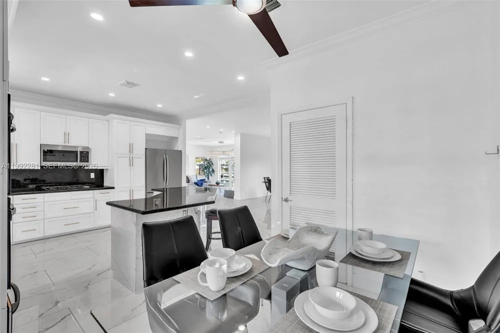 472 Sunset Dr Hallandale Beach, FL 33009