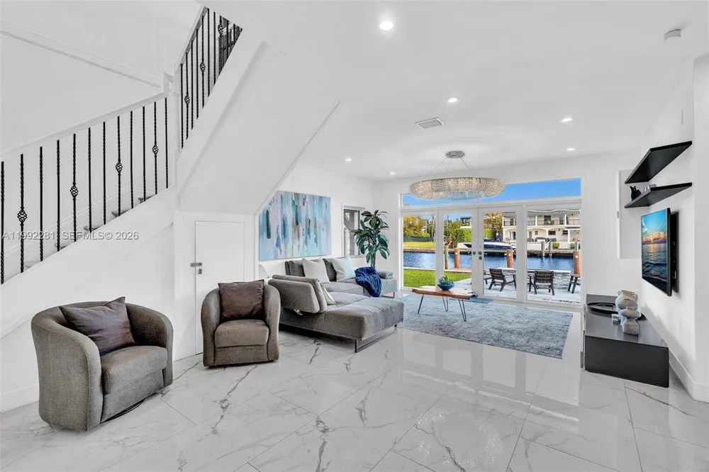 472 Sunset Dr Hallandale Beach, FL 33009
