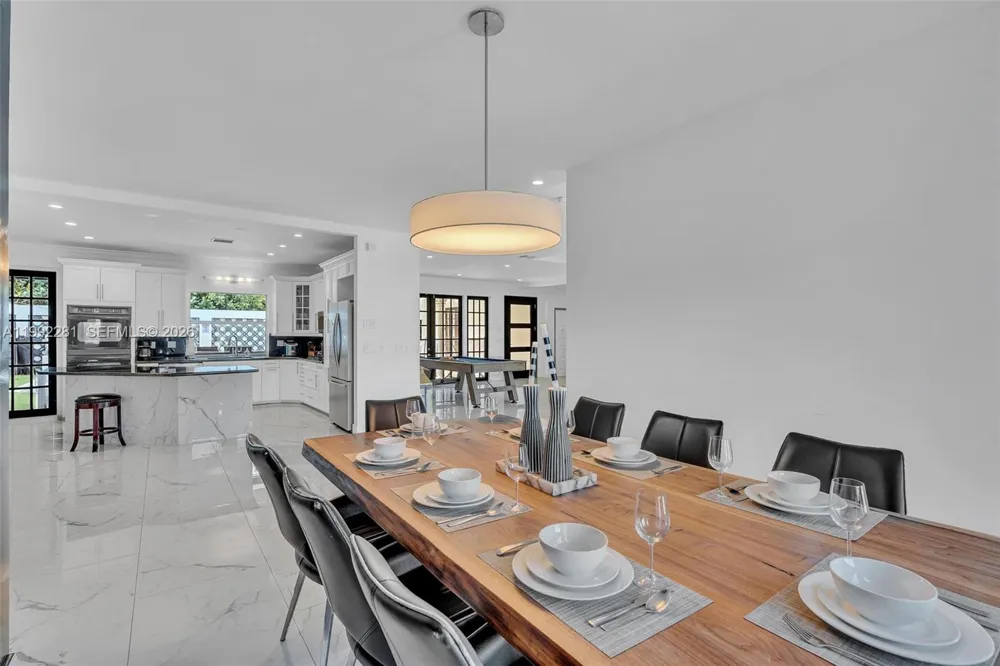 472 Sunset Dr Hallandale Beach, FL 33009