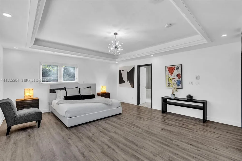 472 Sunset Dr Hallandale Beach, FL 33009
