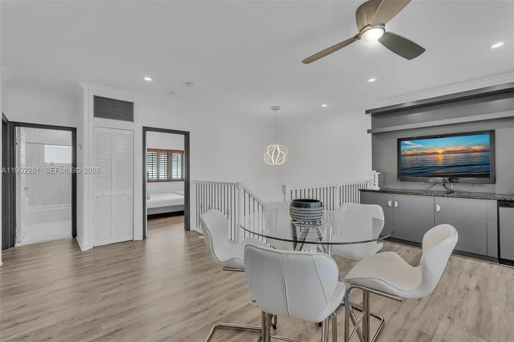 472 Sunset Dr Hallandale Beach, FL 33009