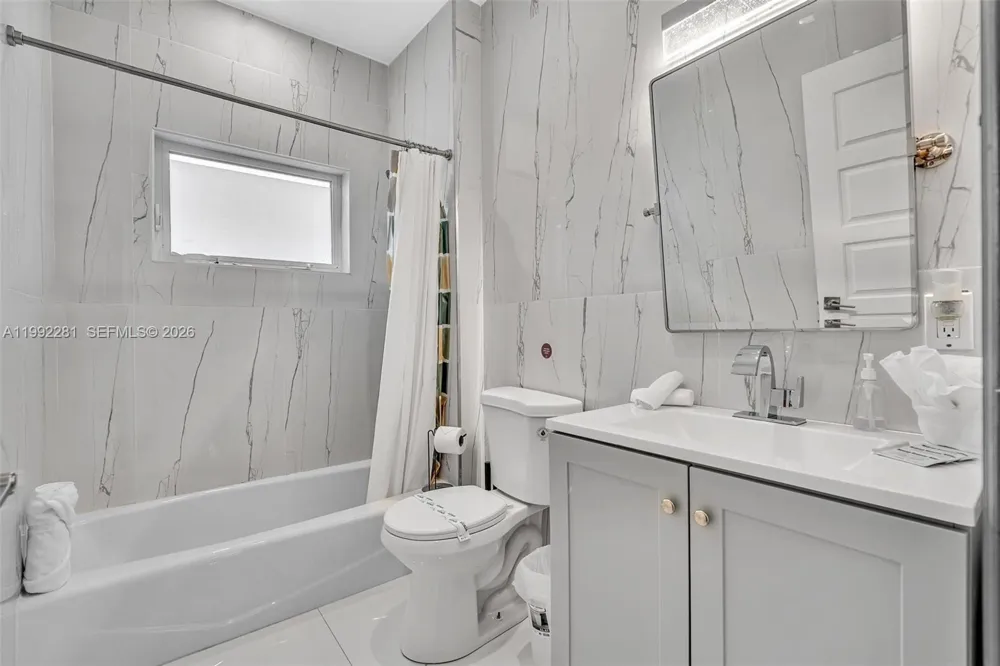 472 Sunset Dr Hallandale Beach, FL 33009