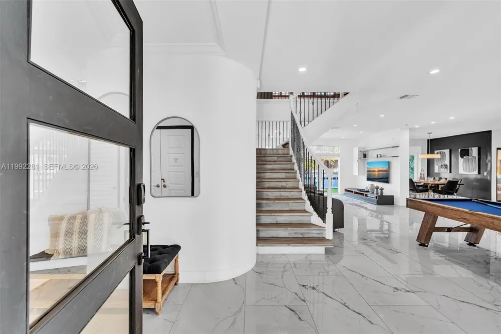 472 Sunset Dr Hallandale Beach, FL 33009