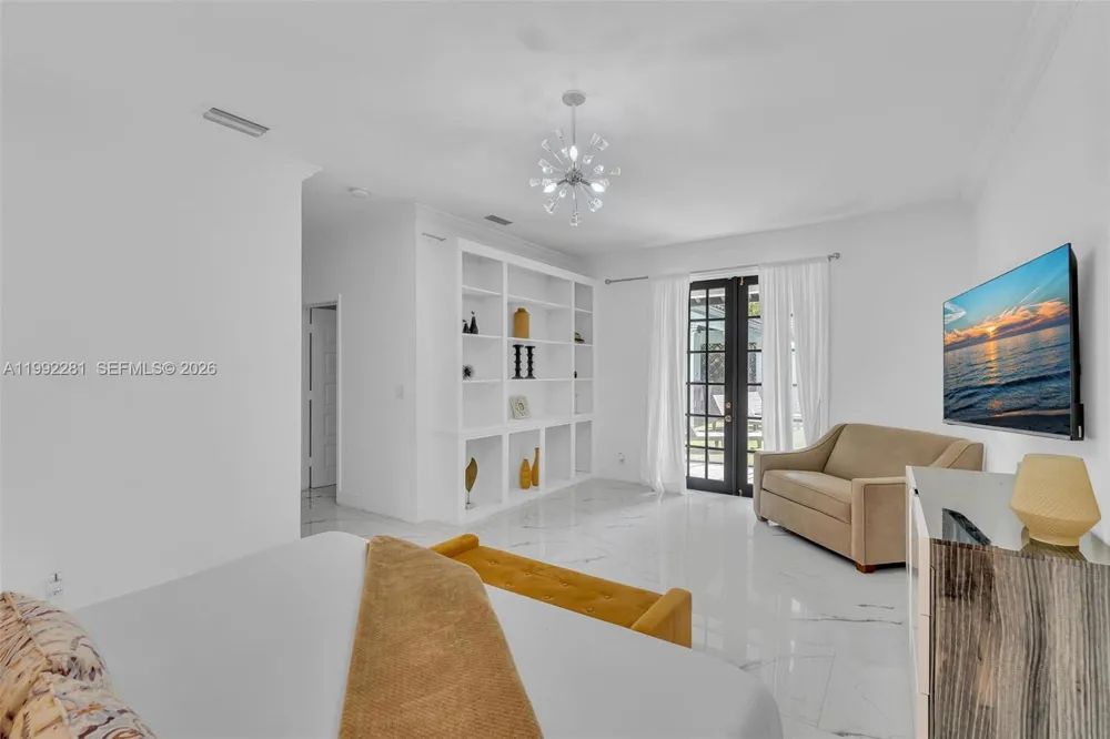 472 Sunset Dr Hallandale Beach, FL 33009