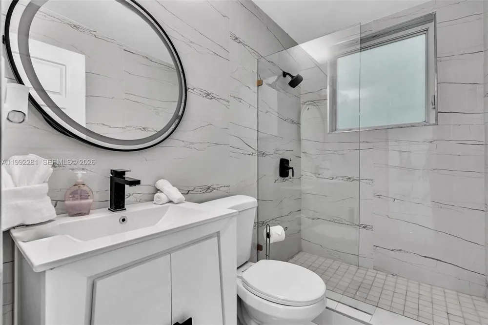 472 Sunset Dr Hallandale Beach, FL 33009